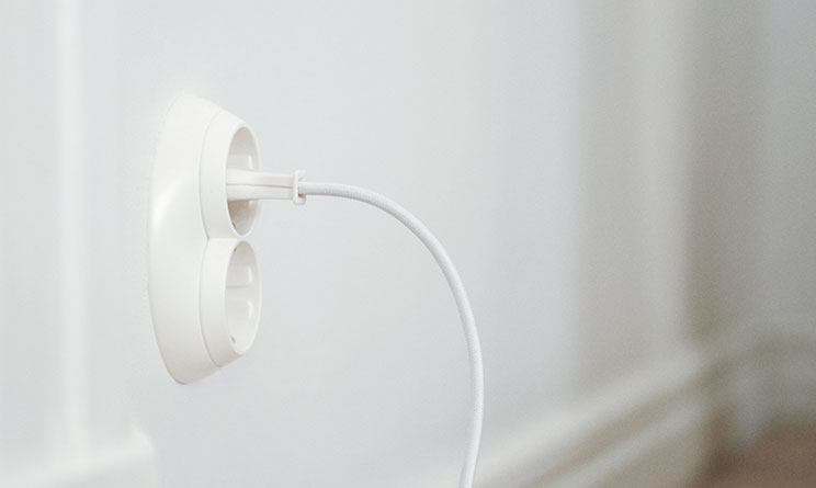 Elkontakt som sitter i en vägg